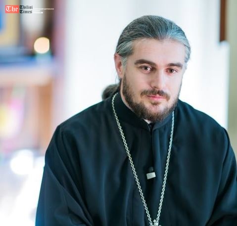 “ეკლესია მაქსიმალურად გვერდში უდგას ქართულ ოჯახებს და საზოგადოებას” – მამა შალვა კეკელია