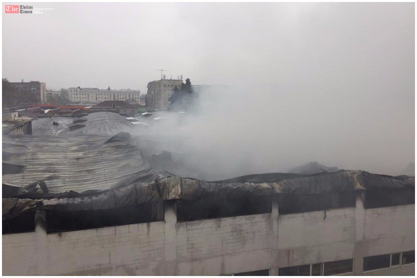 ბაზრობა „თერგის“ ტერიტორიაზე კვლავ ძლიერი დაკვამლიანებაა