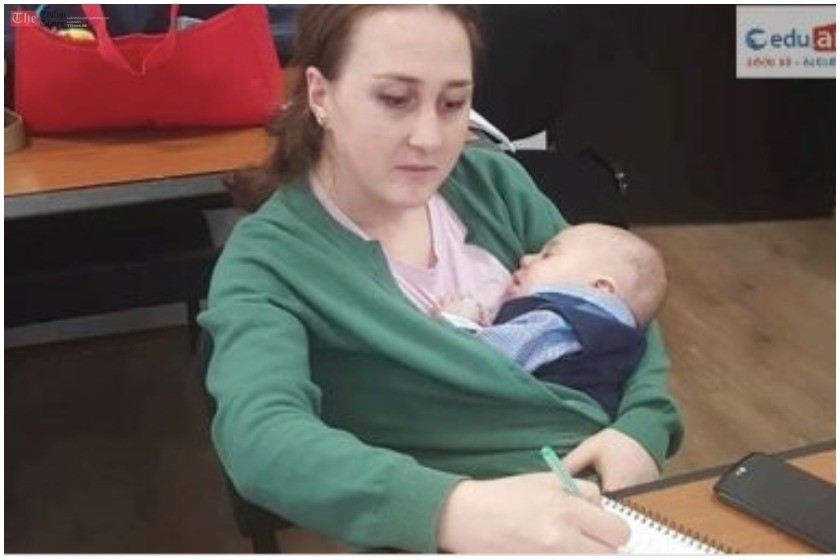 მასწავლებელი თათია ლაბაძე ლექციებზე შვილთან ერთად დადის