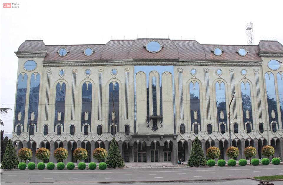 რუსთაველზე 43 ძირი ახალი ხე დაირგვება