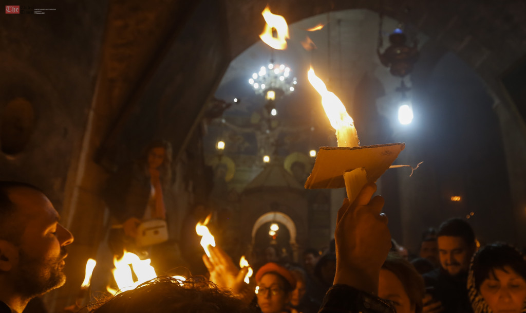 მაცხოვრის საფლავზე წმინდა ცეცხლი გადმოვიდა