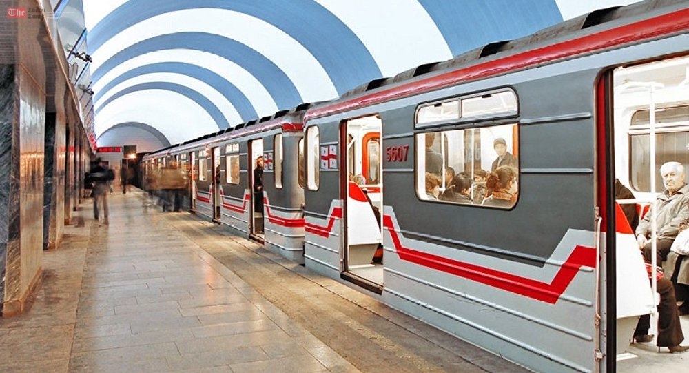 რუსთაველის და თავისუფლების მეტრო შეფერხებით მუშაობს