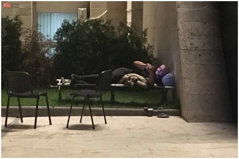 ზაზა სარალიძემ ღამე შინაგან საქმეთა სამინისტროსთან გაათენა