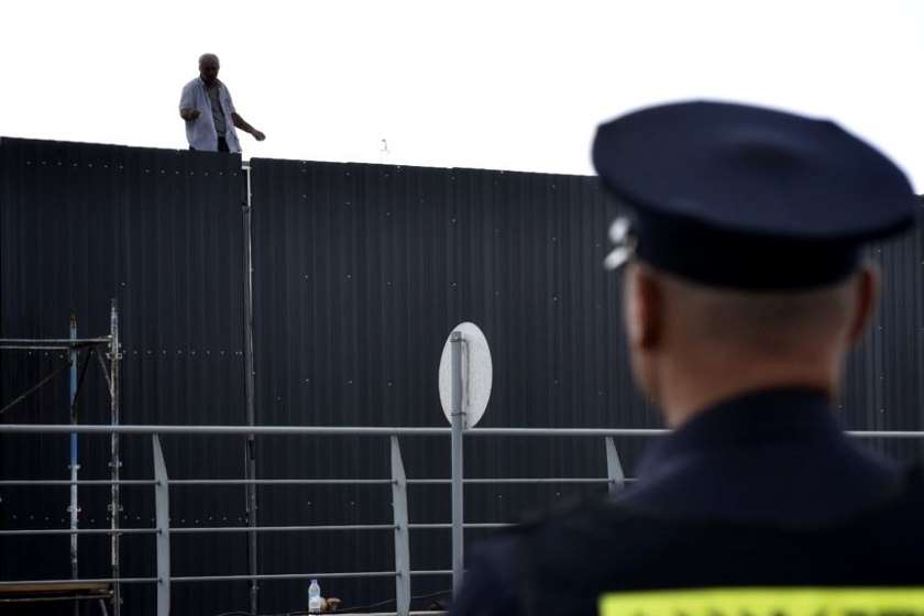 ხორბლის იმპორტიორი, რომელიც თავის დაზიანებით იმუქრება, ფინანსთა მინისტრის მისვლას მოითხოვს