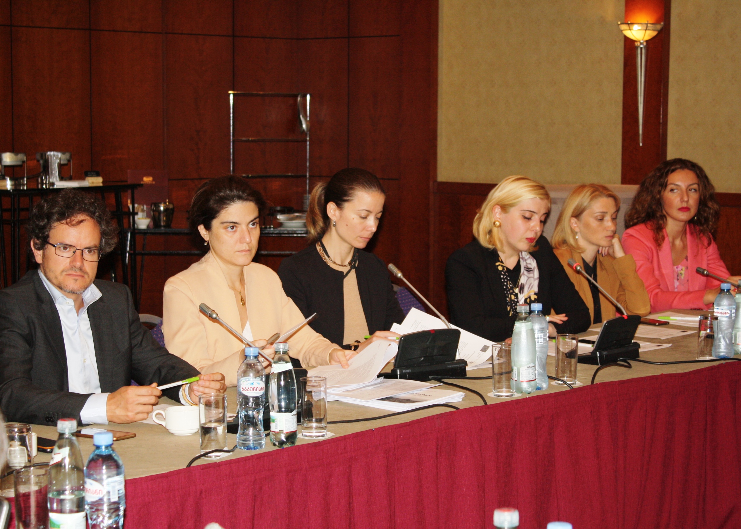 სოფლის მეურნეობის თითქმის ყველა სექტორში, ქალებს კაცებზე ნაკლები ანაზღაურება აქვთ