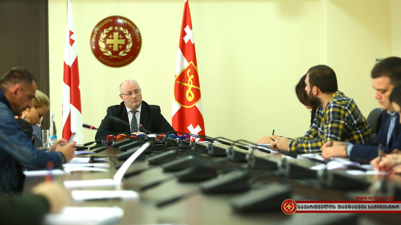 თავდაცვის მინისტრი აუდიტის სამსახურის დასკვნას და წინამორბედის ბრალდებებს პასუხობს