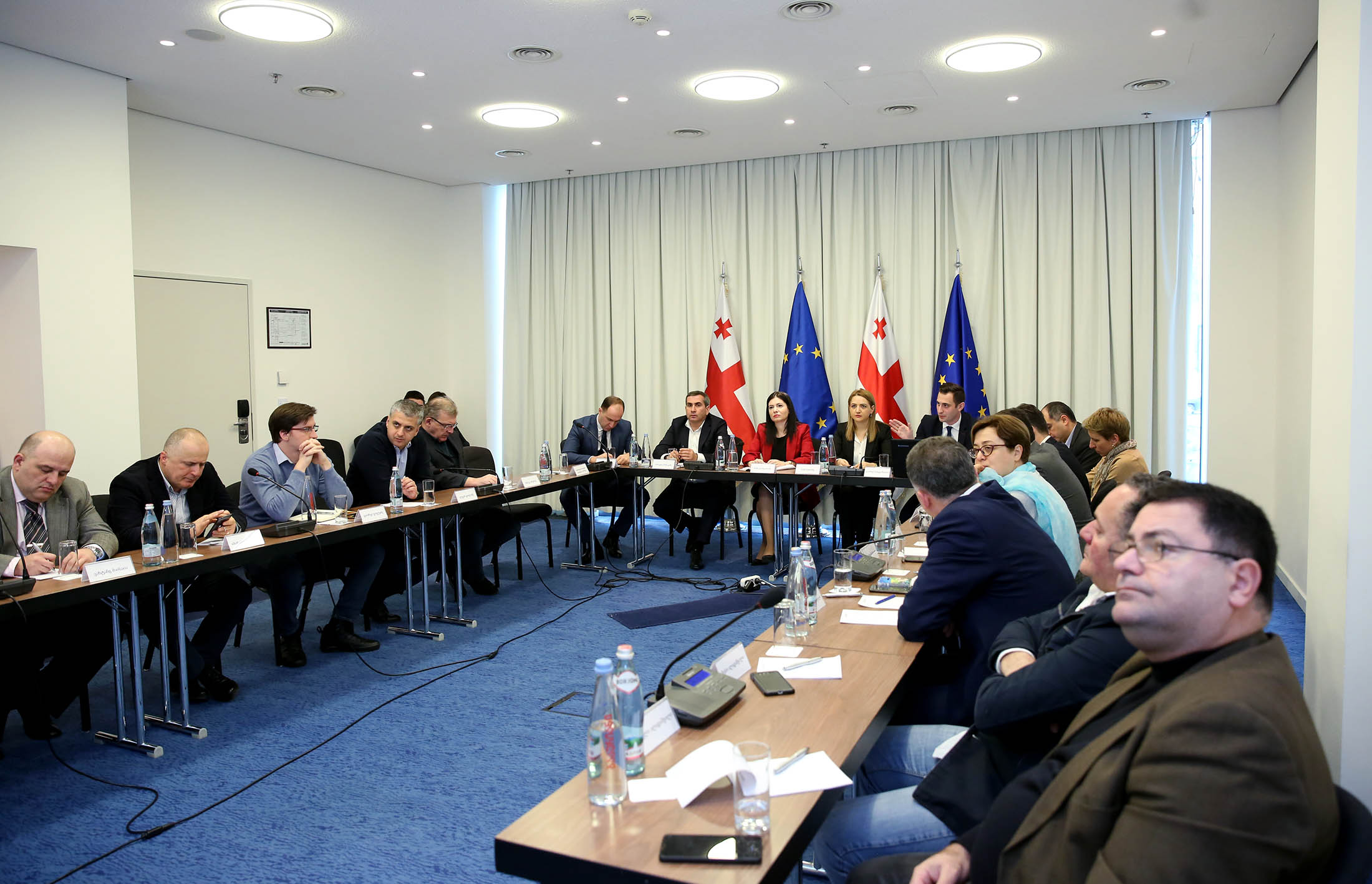 სახელმწიფო უსაფრთხოების სამსახურის წარმომადგენლებმა ექსპერტებს,სამოქალაქო სექტორისა და სახალხო დამცველის წარმომადგენლებს ტერორიზმის წინააღმდეგ ბრძოლის ეროვნული სტრატეგია გააცნეს