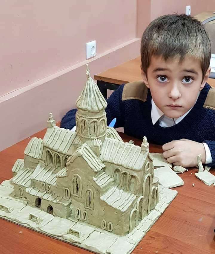 შვიდი წლის მოქანდაკე ბიჭის საოცარი ისტორია