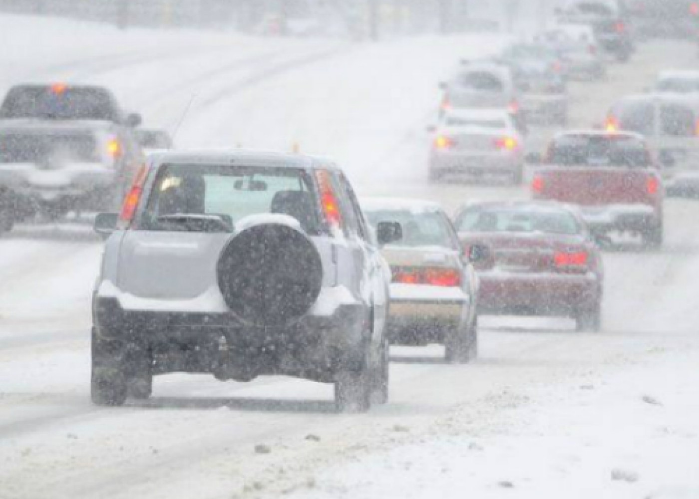 ინტენსიური თოვის, ლიპყინულისა და  ზვავსაშიშროების გამო, ზოგიერთ რეგიონში, საავტომობილო გზებზე გარკვეული  შეზღუდვები დაწესდა