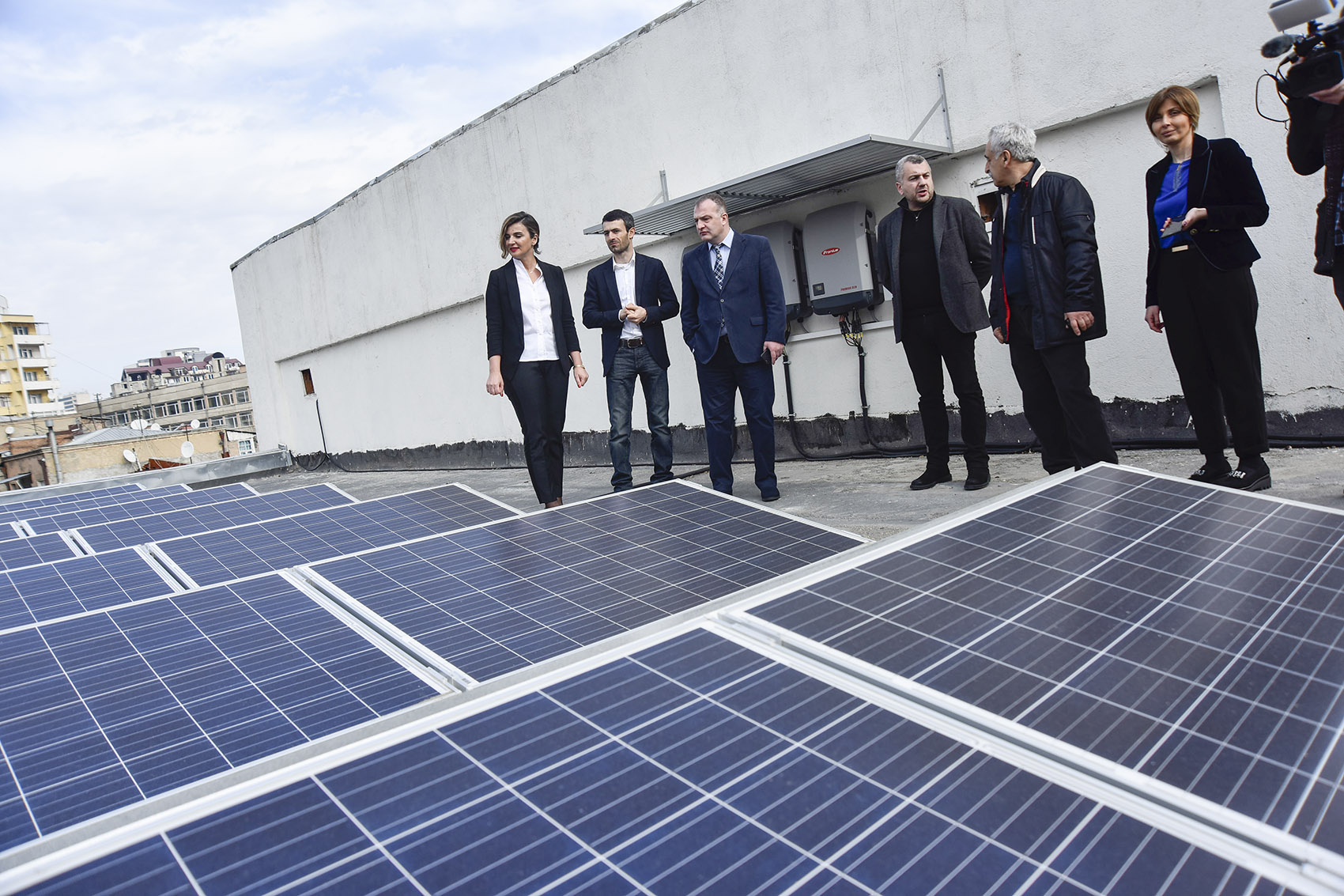 საქართველოში ყველაზე დიდი მოცულობის მზის ფოტოელექტრო სისტემა 61-ე სკოლაში დამონტაჟდა