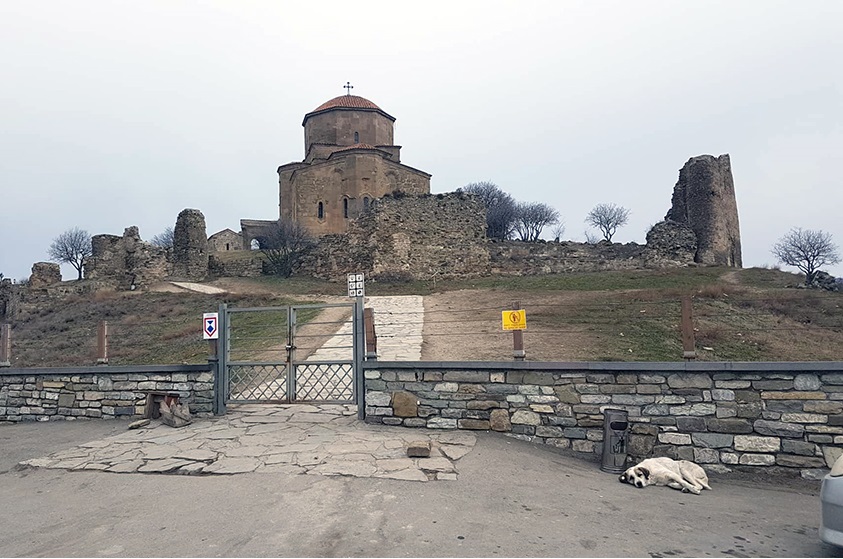 მცხეთის ჯვრის მონასტერი მეორე დღეა დაკეტილია