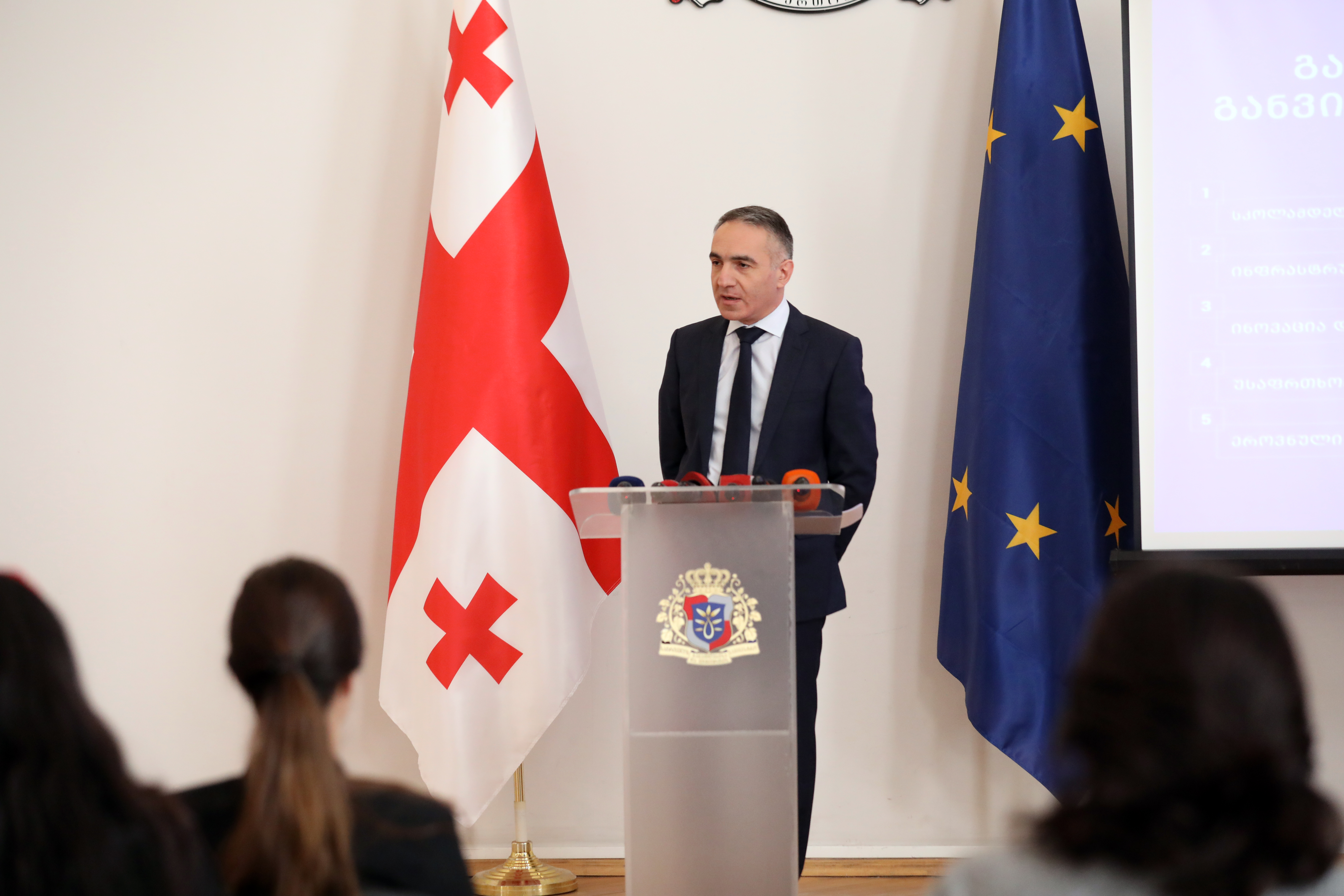 მიხეილ ბატიაშვილი: „სკოლების მენეჯმენტმა უნდა იზრუნოს შედარებით მარტივი, მაგრამ მოსწავლეების უსაფრთხოებისთვის მნიშვნელოვანი პრობლემების ადგილზე გადაჭრაზე”