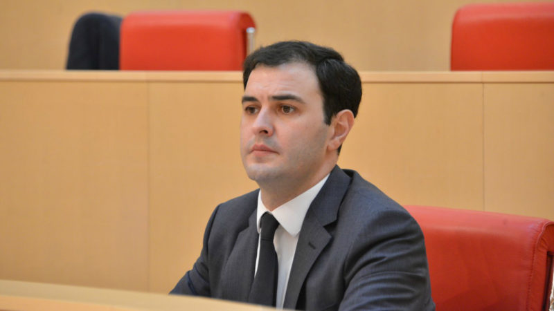 ვანო ზარდიაშვილი: “საკუთარი სახლის ფანჯრებიდან, აივნებიდან გადმოვფინოთ ან აღვმართოთ სახელმწიფო დროშა და ამ გზით საკადრისი პატივი მივაგოთ სახელმწიფოს დამოუკიდებლობის, ერთიანობისა და მომავლისკენ სწრაფვის სიმბოლოს”