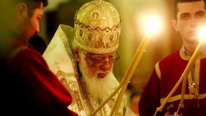 საშობაო ეპისტოლე-ლუკმა-პურის შოვნისთვის სახლიდან გასულ მშობლებს ძალიან ცოტა დრო რჩებათ შვილებისათვის, ამიტომაც სახელმწიფომ და, აქედან გამომდინარე, სკოლამ უნდა იტვირთოს როგორც სწავლების, ისე აღზრდის ფუნქცია