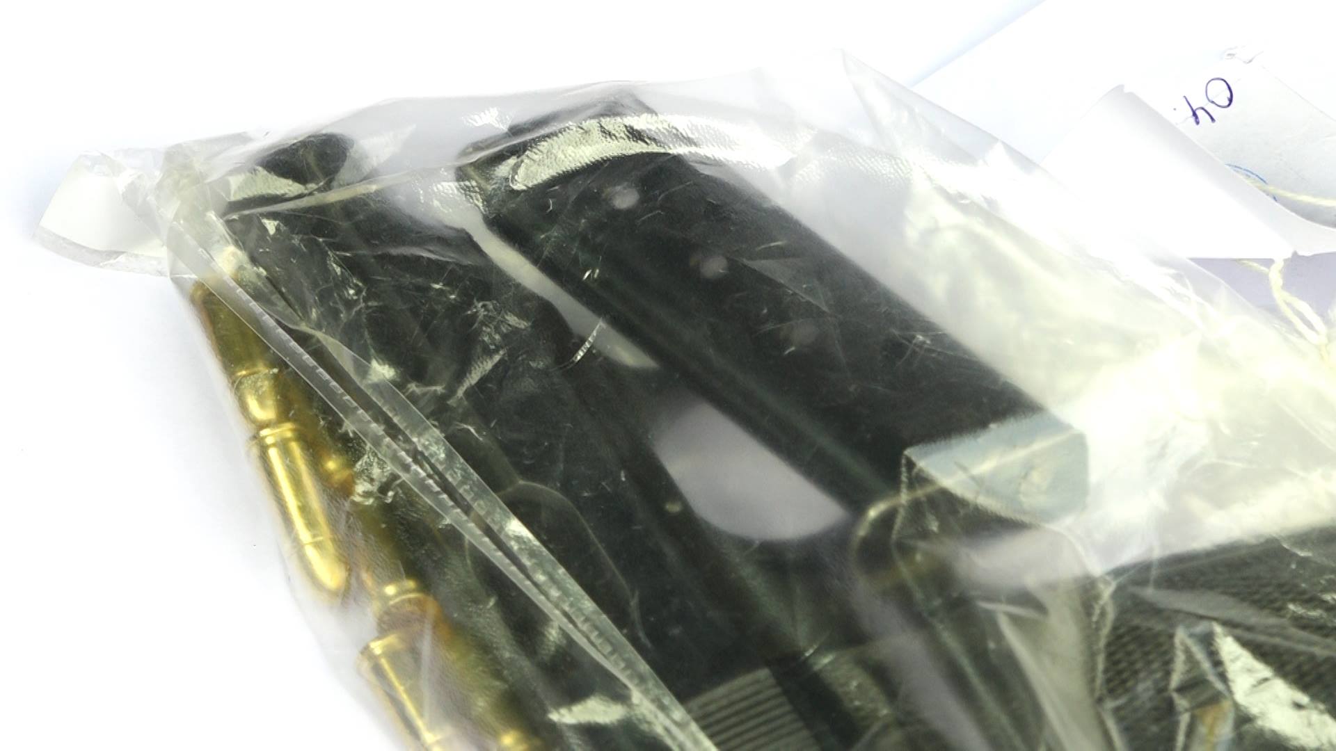 საპატრულო პოლიციამ უკანონო ცეცხლსასროლი იარაღი და საბრძოლო მასალა ამოიღო