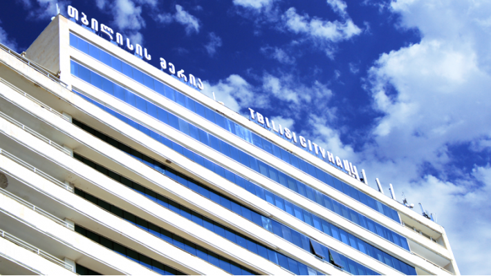 კოოპერატიული ბინათმშენებლობით დაზარალებულ 20 ოჯახს საცხოვრებელი ფართები გადაეცემა