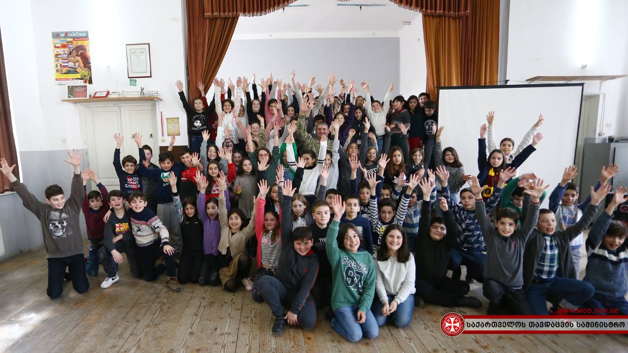 პროექტს „წერილები ჯარისკაცებს“ იუნკერთა სახელობის 52-ე სკოლამ უმასპინძლა