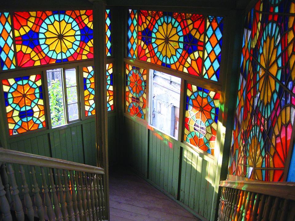სახლი ბეთლემის ქუჩაზე – თბილისური შენობა ვიტრაჟებიანი სადარბაზოთი