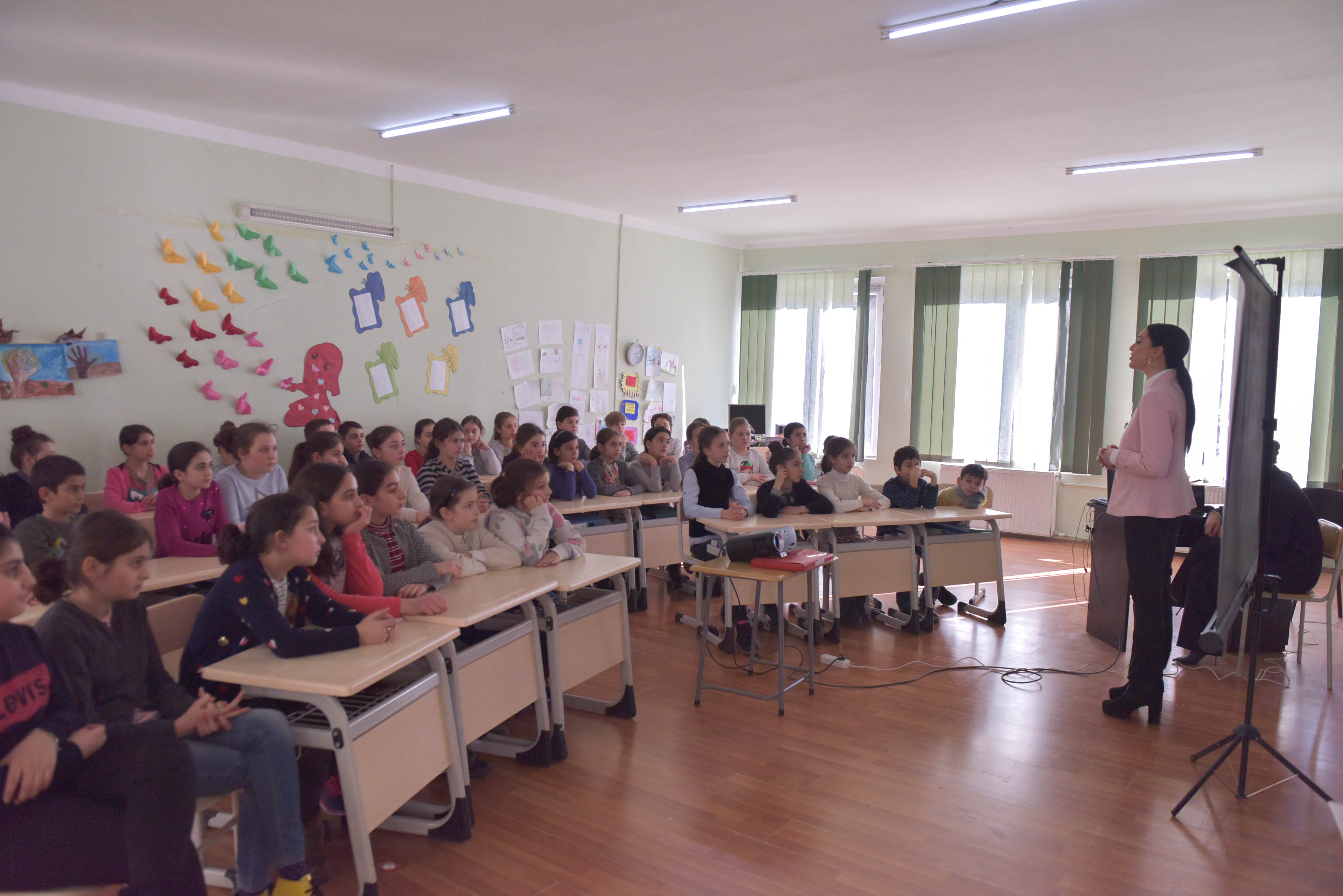 კომუნიკაციების კომისიამ მოსწავლეებს ინტერნეტის უსაფრთხოდ გამოყენების შესახებ ტრეინინგი ჩაუტარა