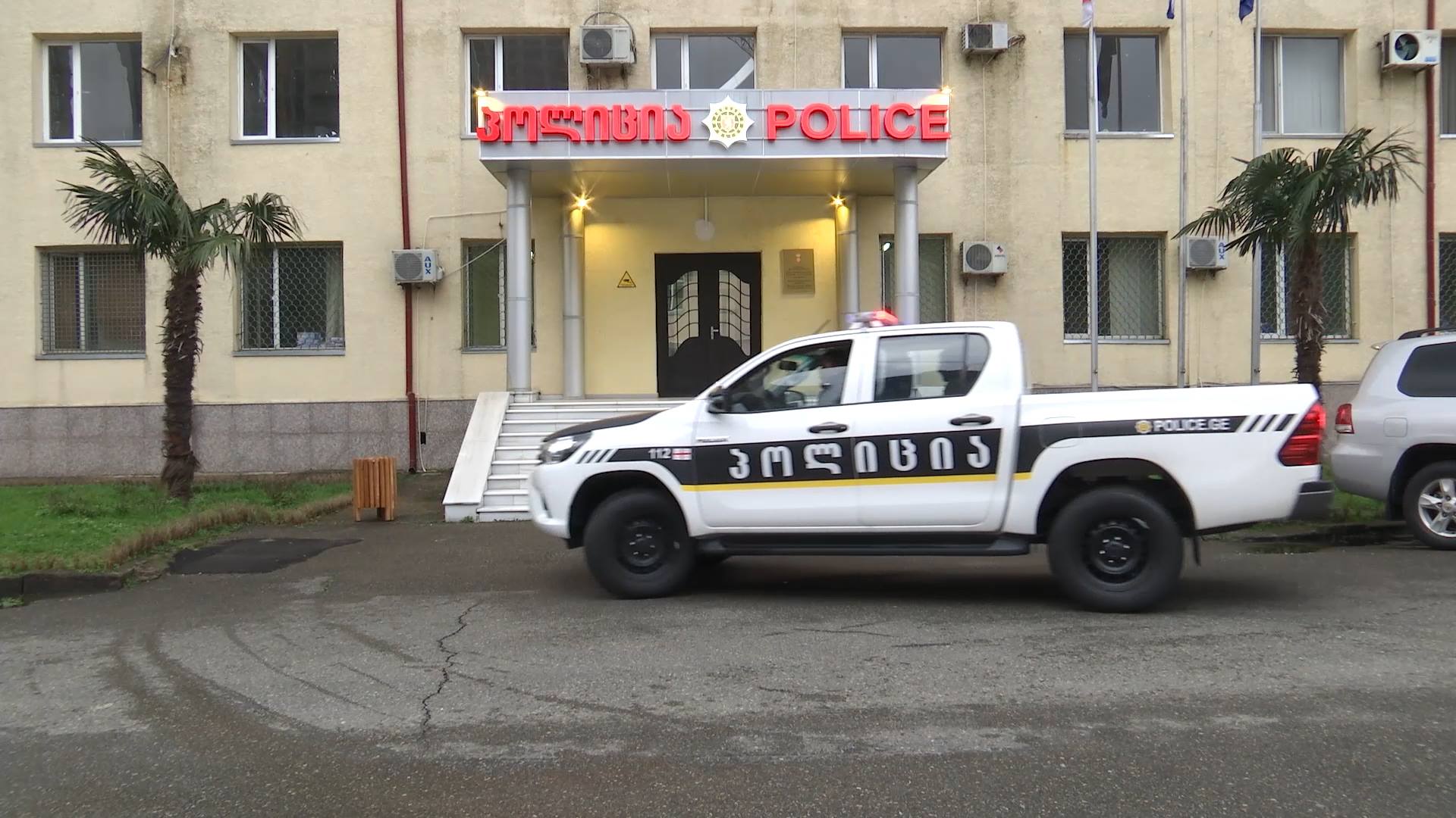 პოლიციამ ბათუმში სწრაფი ჩარიცხვის 14 აპარატის გაქურდვის ფაქტი გახსნა