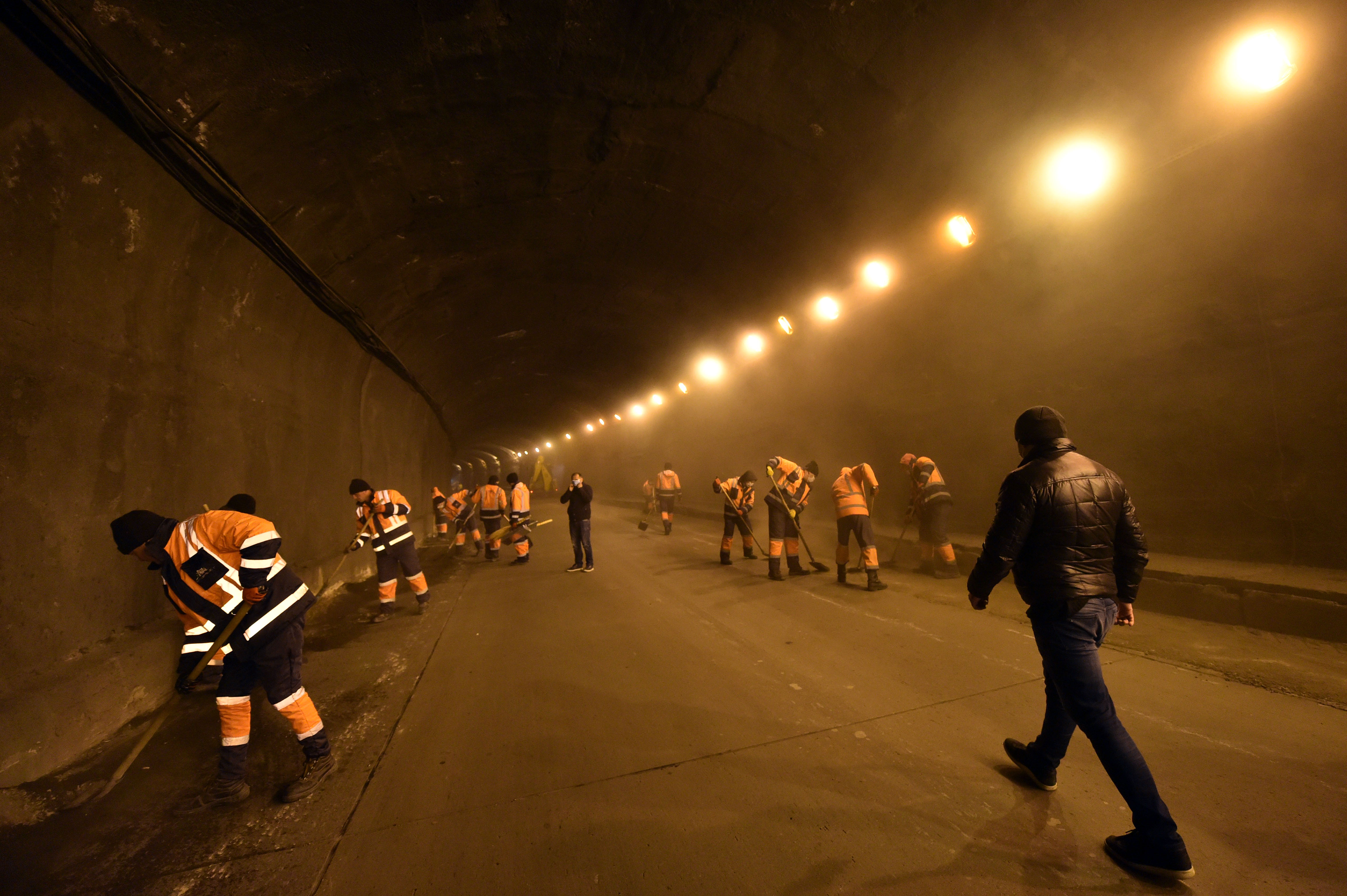 მეტეხის გვირაბში დასუფთავების მასშტაბური აქცია გაიმართა