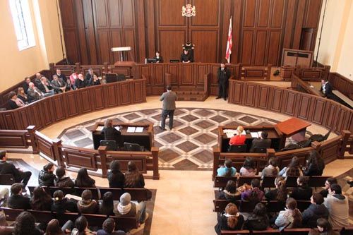 ნაფიცმა მსაჯულებმა ხადას ხეობაში  სმიტების ოჯახის სამი წევრის  მკვლელობაში ბრალდებული,დამნაშავედ ცნეს ყველა წარდგენილ ბრალდებაში