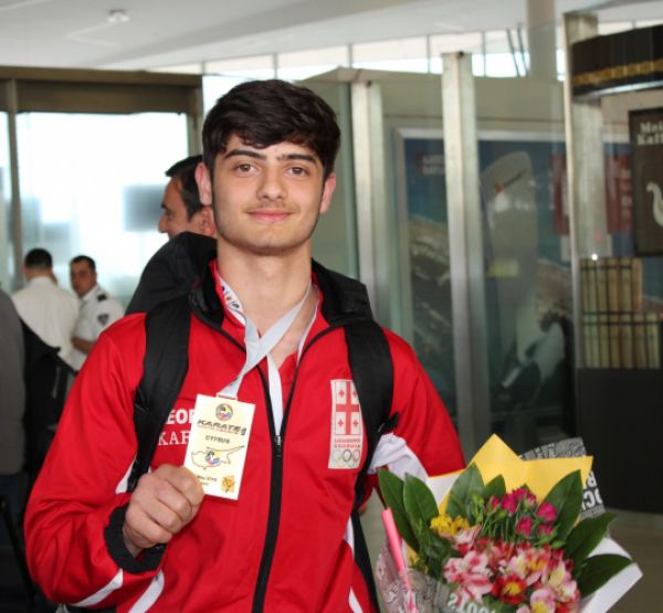 ზესტაფონელი ტატო სამხარაძე კარატეში მსოფლიო ჩემპიონი გახდა