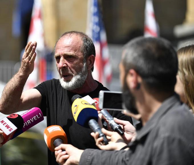 მალხაზ მაჩალიკაშვილი – მე გავიფიქრე, მე მომივიდა ეს აზრი და ბევრჯერ მომდის, მაგრამ ძალას ვნახულობ და ამას ვკლავ ჩემში, რადგან საქართველოს მოსახლეობის თანაგრძნობას ვხედავ