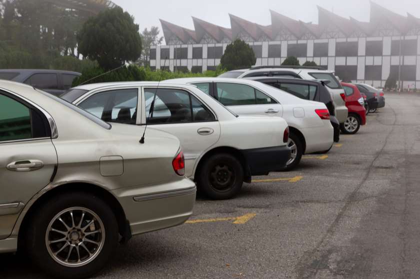 ზონალური პარკირება კოტე აფხაზის ქუჩაზე და აბანოთუბანში  პირველი ივლისის ნაცვლად   პირველი აგვისტოდან ამოქმედდება