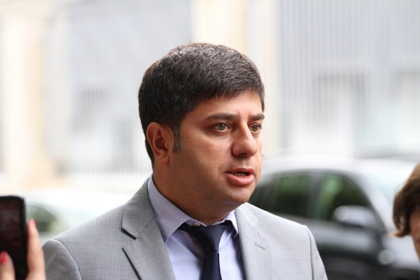 ზაქარია ქუცნაშვილი სადეპუტატო მანდატი დატოვა