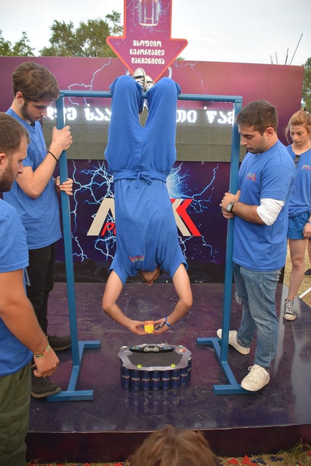 ვაკო მარჩილაშვილმა რუბიკის კუბის აწყობაში   მსოფლიო რეკორდი დაამყარა