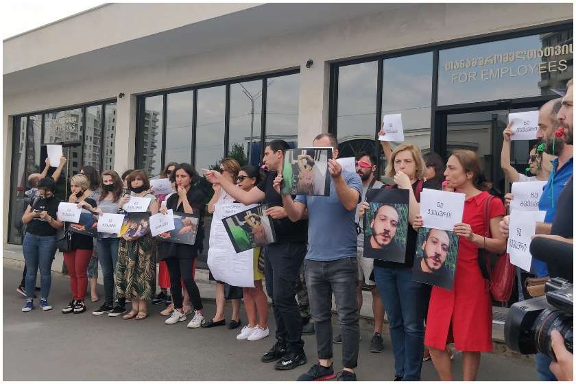 ჟურნალისტები შინაგან საქმეთა სამინისტროსთან აქციას „ნუ გვესვრი!“ მართავენ