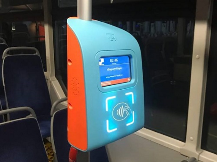 მეტროსა და ავტობუსებში მგზავრობის საფასურის გადახდა უკვე “ვითიბი ბანკისა” და ბანკი “ქართუს” პლასტიკური ბარათებითაც არის შესაძლებელი