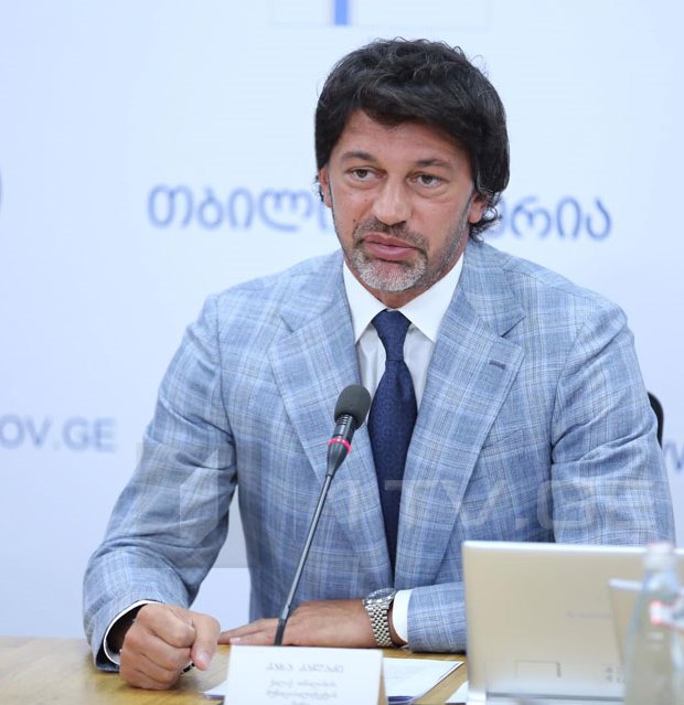 სიმბოლურ ფასად, ერთ ლარად, საცხოვრებელი ფართები სოფელ დიდ ლილოში 15 ოჯახს გადაეცემა