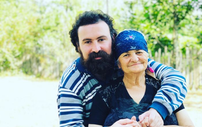 ნეტა შემეძლოს სიბერის შეჩერება: ბებია და შვილიშვილი, რომლებმაც ინტერნეტსივრცე აღაფრთოვანეს