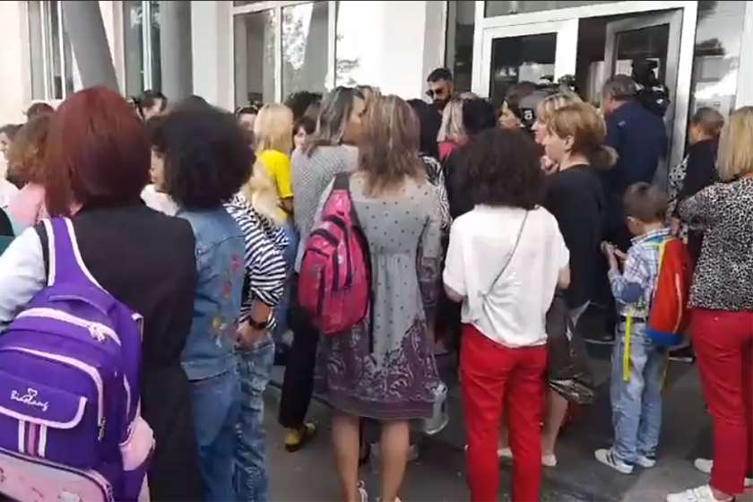 რუსთავის მე-5 სკოლიდან მეექვსეკლასელი გოგონა  რესურსცენტრის ხელმძღვანელმა გაიყვანა