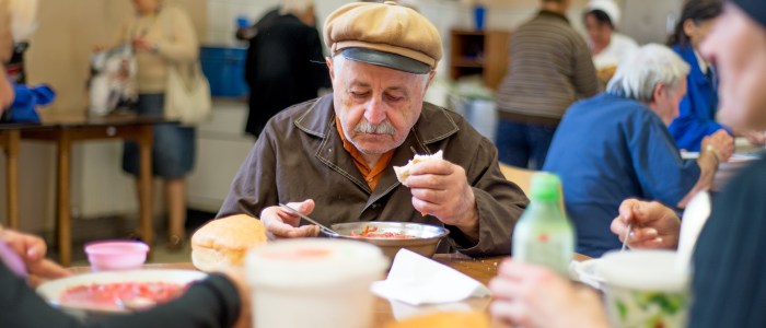 აპეტიტო მოხუცებს წინა დღის საკვებს უფასოდ გაატანს