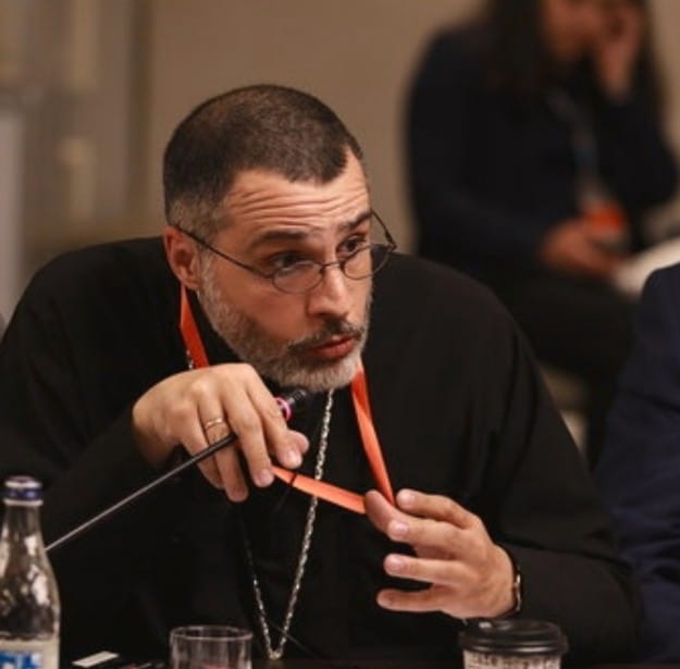 დეკანოზი ლევან მათეშვილი ხმაურიან პოსტს ავრცელებს