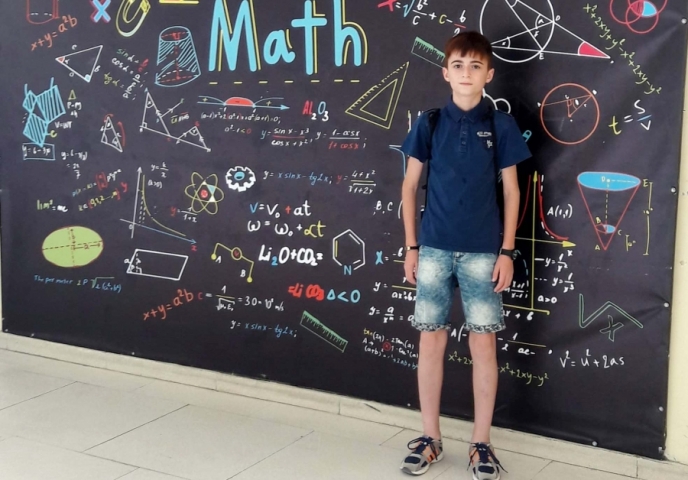 ვუნდერკინდი სოფელ გამარჯვებიდან,  რომლის შექმნილი რობოტი  მსოფლიომ აღიარა