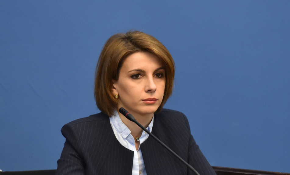 თამარ ჩუგოშვილმა, ირინა ფრუიძემ, გიორგი მოსიძემ, დიმიტრი ცქიტიშვილმა, თამარ ხულორდავამ და სოფიო ქაცარავამ საპარლამენტო უმრავლესობა დატოვეს