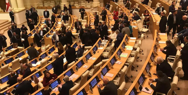 რომელმა დეპუტატებმა არ დაუჭირეს მხარი პროპორციულ სისტემაზე გადასვლას და ვინ შეიკავა თავი