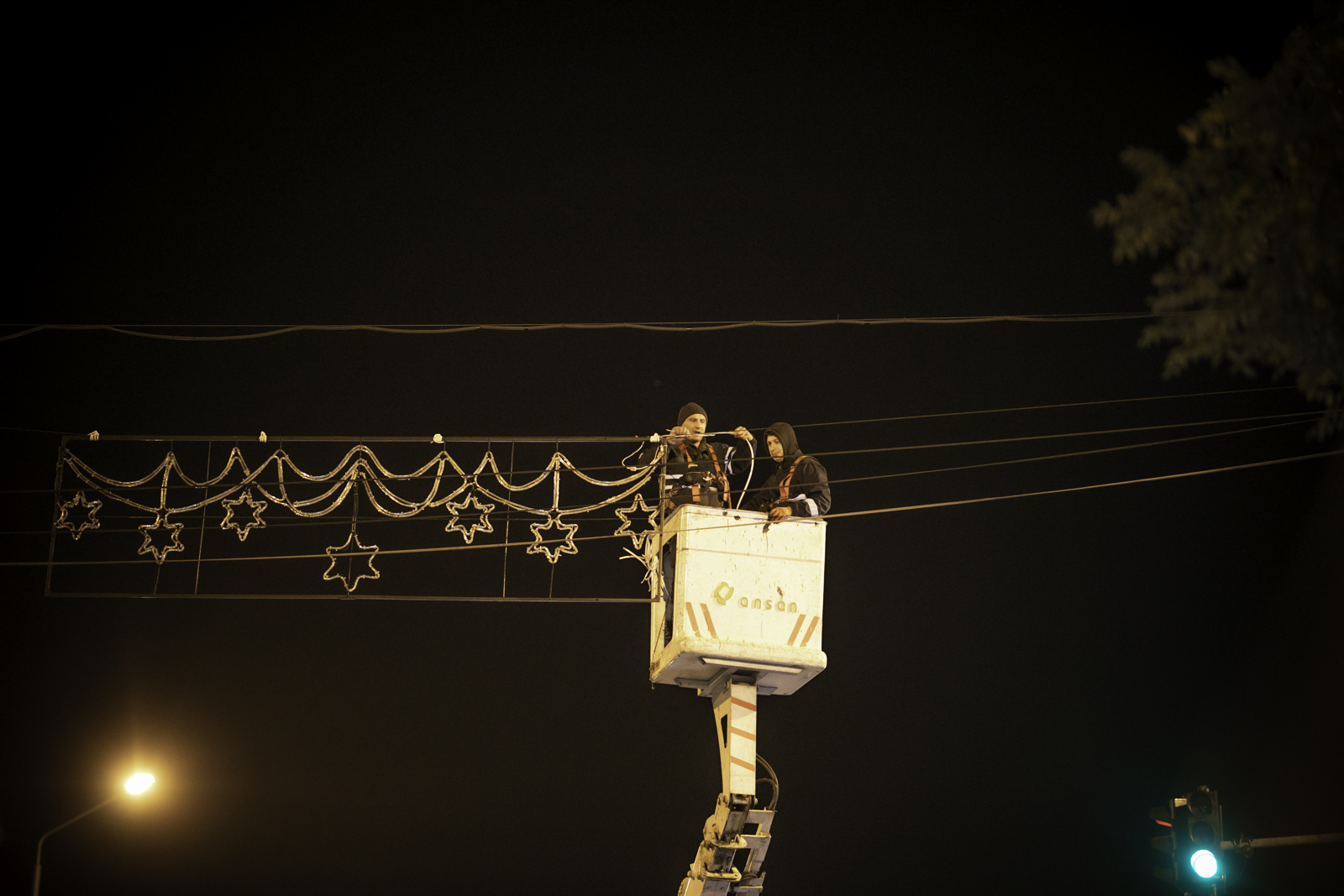 თბილისში საახალწლო განათებების მონტაჟი დაიწყო