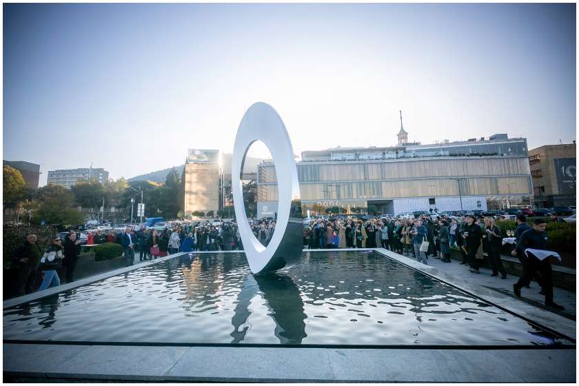 პირველი რესპუბლიკის მოედანზე ქანდაკება N’Uovo გაიხსნა