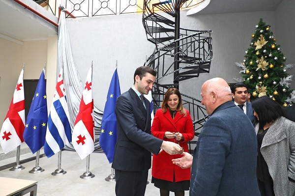 თორნიკე რიჟვაძის გადაწყვეტილებით, 35 ოჯახს ბინა საკუთრებაში გადაეცა