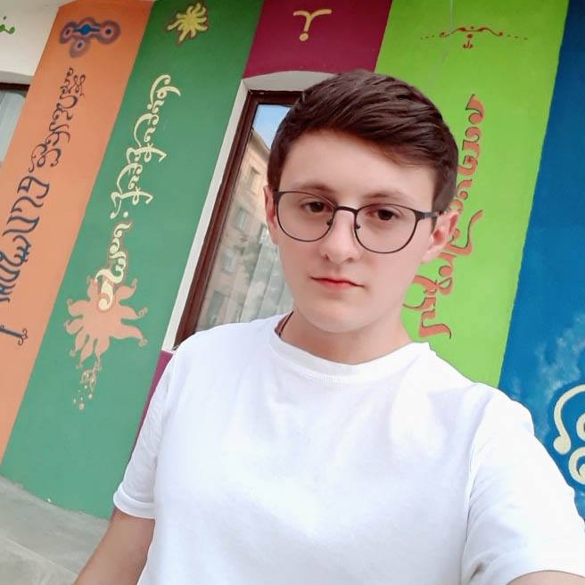 გაიცანით ბიჭი, რომლის  მიერ   შექმნილი ქართული ანბანის დიზაინი 6 თვის განმავლობაში სტრასბურგის ტრამვაიზე იქნება დატანილი