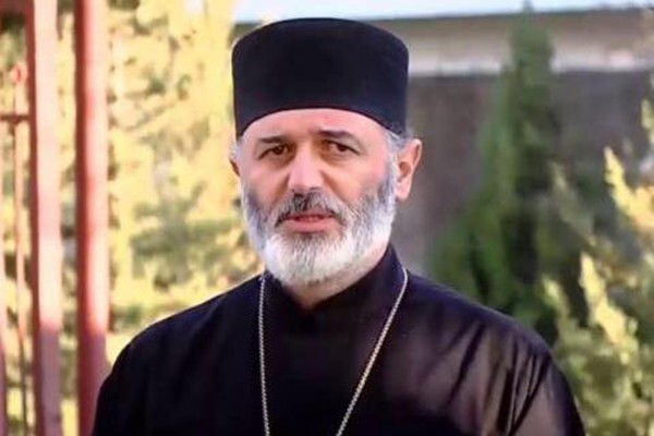 დეკანოზი ანდრია ჯაღმაიძე დაკავებულ ბერზე – ის ათონის მთაზე ცხოვრობდა, საქართველოში დაბრუნების შემდეგ კი თავის სახლში იყო, ალკოჰოლთან დაკავშირებით ჰქონდა პრობლემა