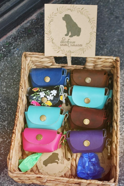 რინგო-„ვაწარმოებთ ქისებს, რომლებშიც ერთჯერადი პარკებია მოთავსებული ძაღლის ფეკალიების ასაღებად“