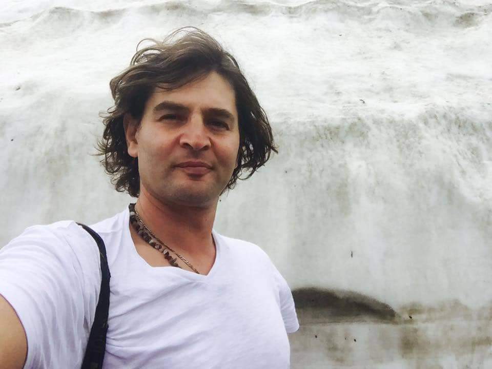 დღეს ქართული დროშის დღე აღინიშნება