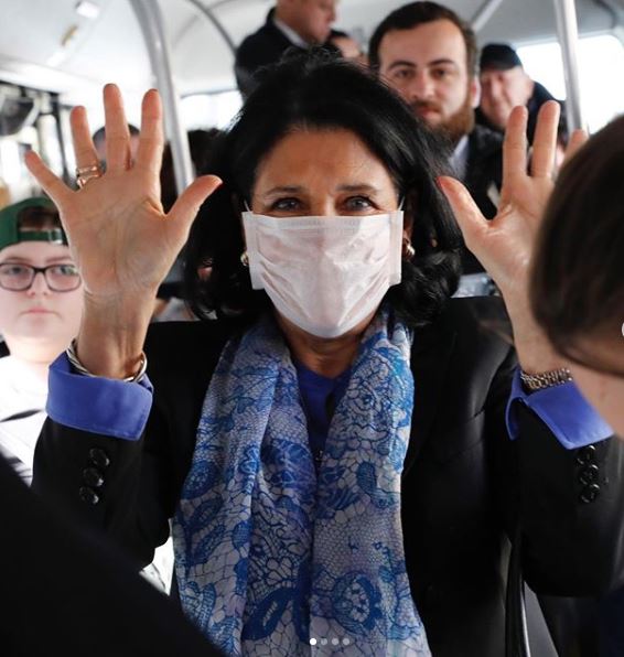 „უსაფრთხოება და არა შიში“ – სალომე ზურაბიშვილი ავტობუსში გადაღებულ ფოტოებს ავრცელებს