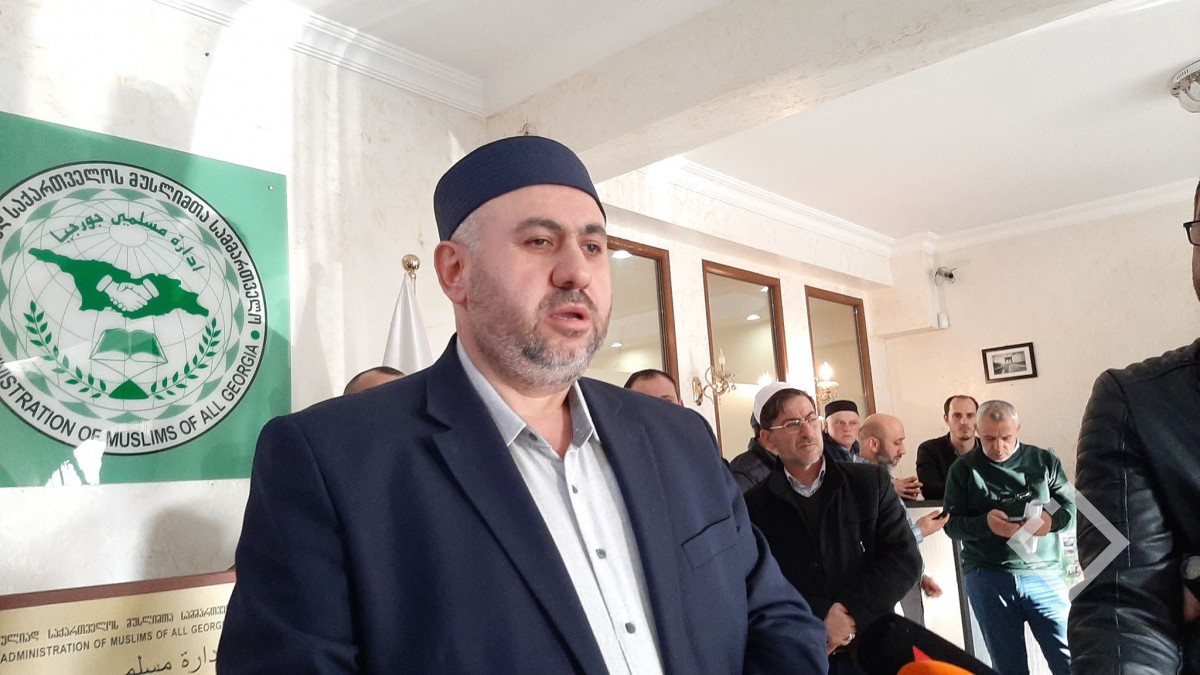 სრულიად საქართველოს მუფთი – მეჩეთებში კორონავირუსის შემთხვევების გამო ღვთისმსახურების მხრივ ცვლილება არ იგეგმება და პარასკევის ლოცვები მკაცრი რეკომენდაციების დაცვით ჩატარდება